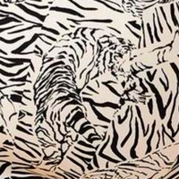 ❤️NWT VINTAGE TORRID BRA - WIRELESS LIGHTLY LINED - ANIMAL PRINT BACK SMOOTHING - Picture 2 of 9